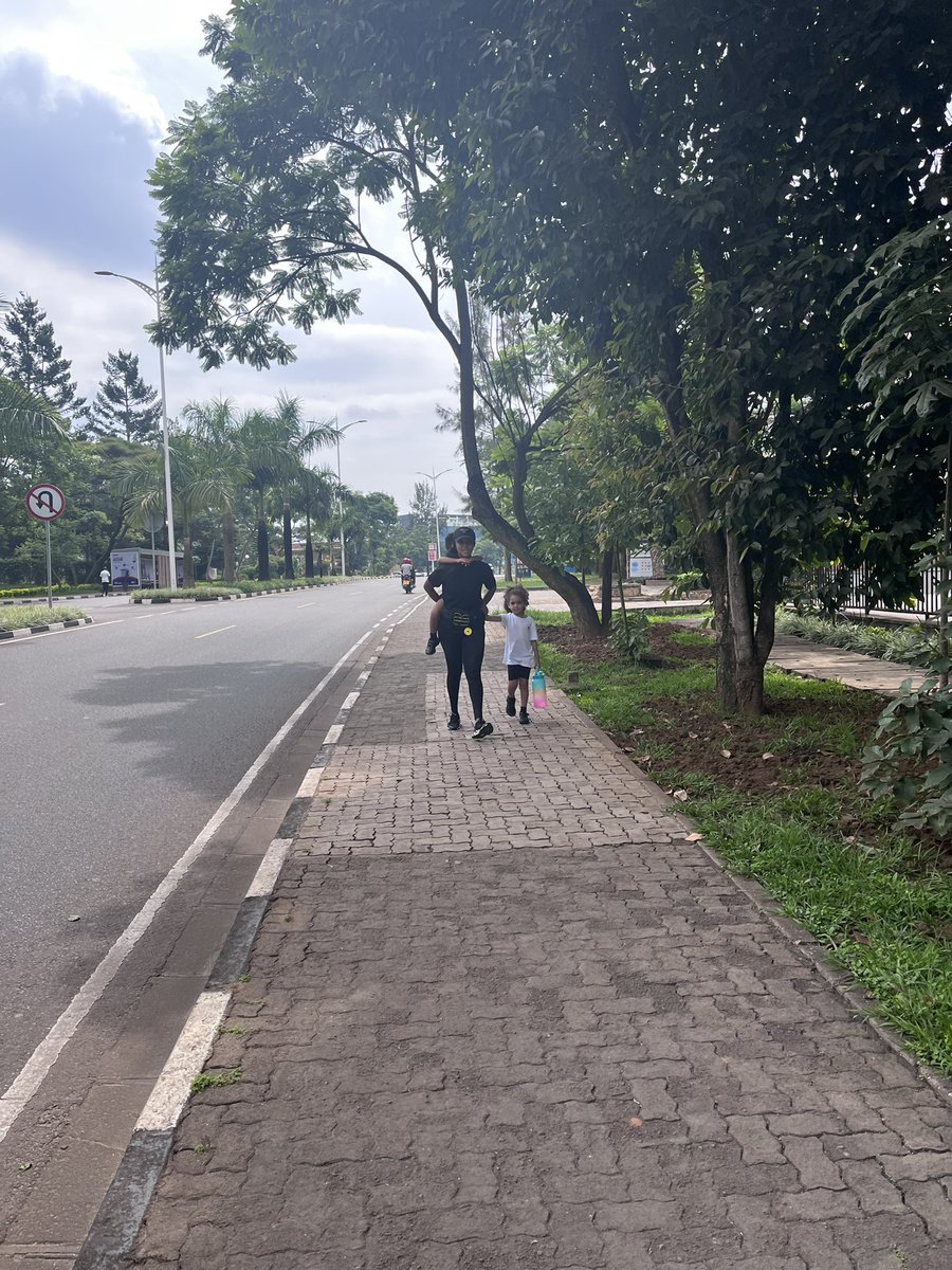 MoloMhambiPR's tweet photo. We caught up with the few walkers of #nocarday in #Rwanda. This happens twice a month on Sundays, from 07:00 to about 10:30-ish. Cars a banned from major roads and citizens come out to walk and cycle. #MoloMhambi2Rwanda https://t.co/CcODgusaZ7