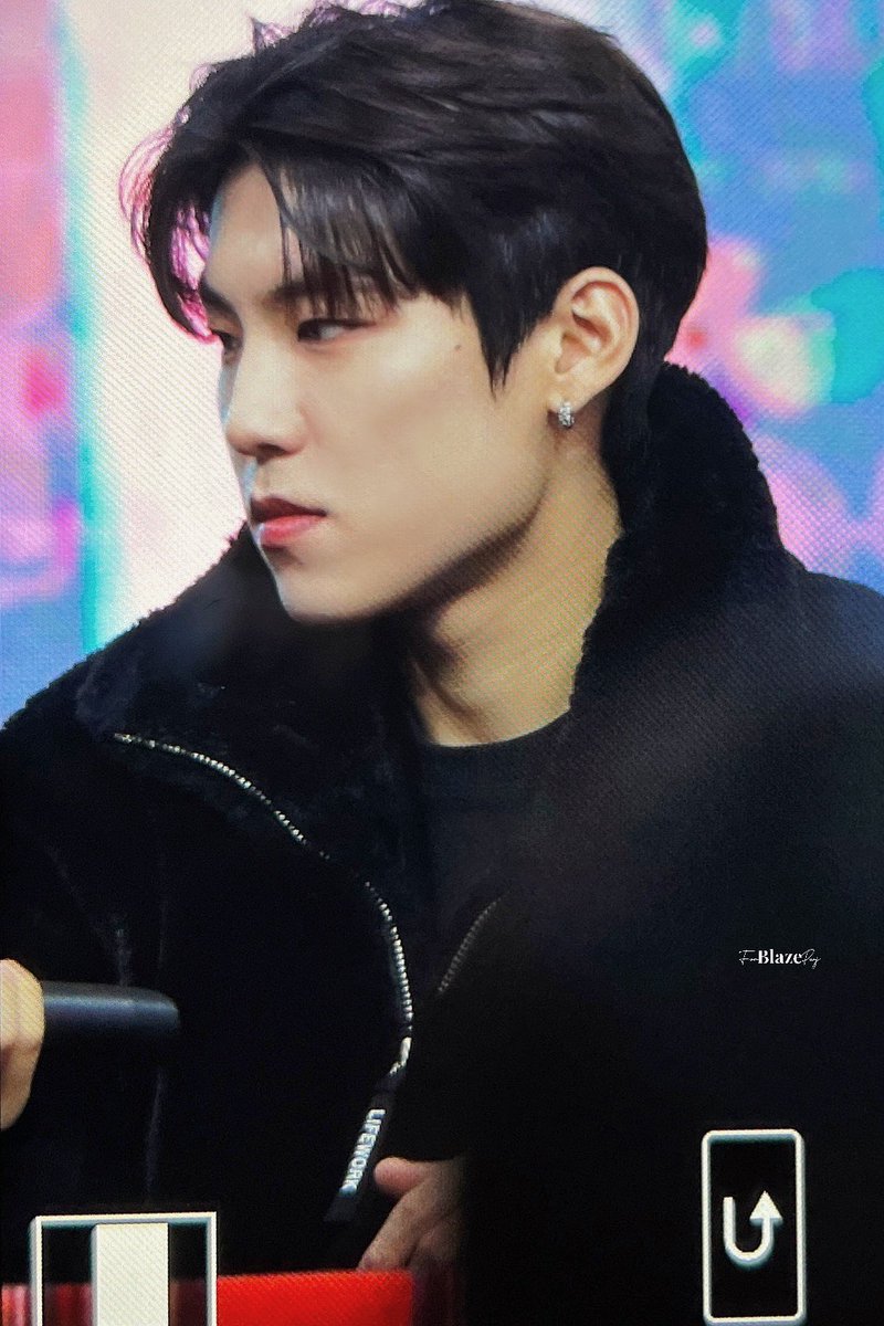 Blaze_pwj's tweet photo. 221204 메이크스타 팬싸 
흐진이야(•͈⌔•͈⑅)
#AB6IX #에이비식스
 #박우진 #PARKWOOJIN https://t.co/3eD8VzMIFX