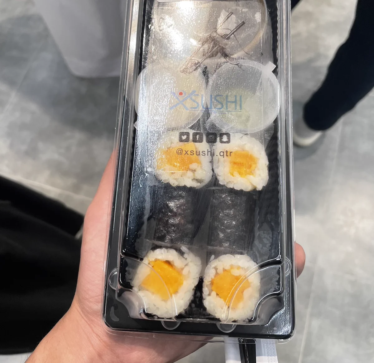 カタール来て食べられそうなお寿司買ったら、マンゴー巻きだったｗ
