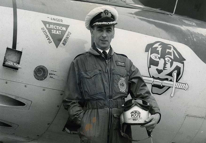 OnthisdayRN's tweet image. #OnThisDay 2016 legendary @RoyalNavy pilot Capt Eric ‘Winkle’ Brown died aged 97.Brown is RNs most decorated pilot &amp;amp; holds world records for most aircraft types (487) flown, most aircraft carrier take offs (2,721) &amp;amp; landings (2,407) &amp;amp; first man to land &amp;amp; take off jet from carrier