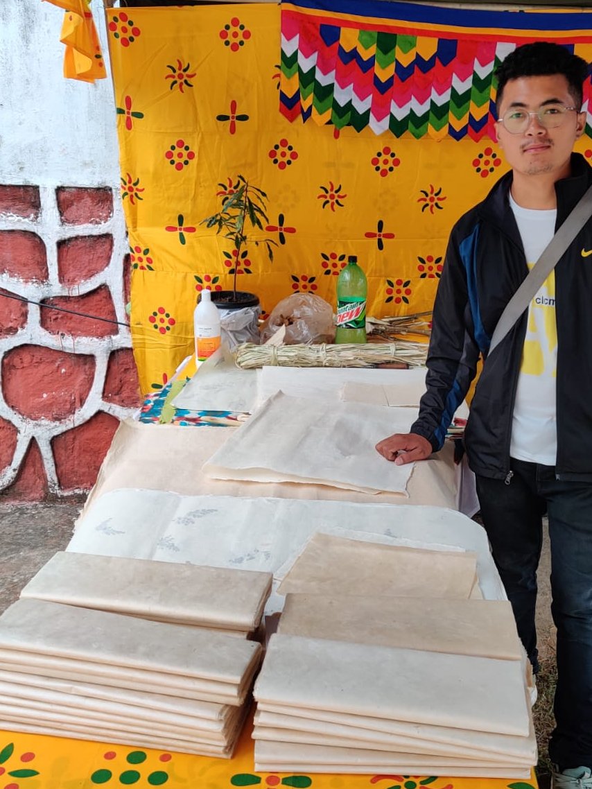 zafrimn's tweet photo. Indigenous paper making craft #MonShugu practised by #Monpas in #ArunachalPradesh. PM had mentioned it in #MannKiBaat. It's sourced from bark of shrub Shugu Sheng. On verge of extinction, now looking up for revival. 
@RahulVaishnavi writes for @PTI_News: https://t.co/BWBrdZQFkV https://t.co/ozAtnHUJc3