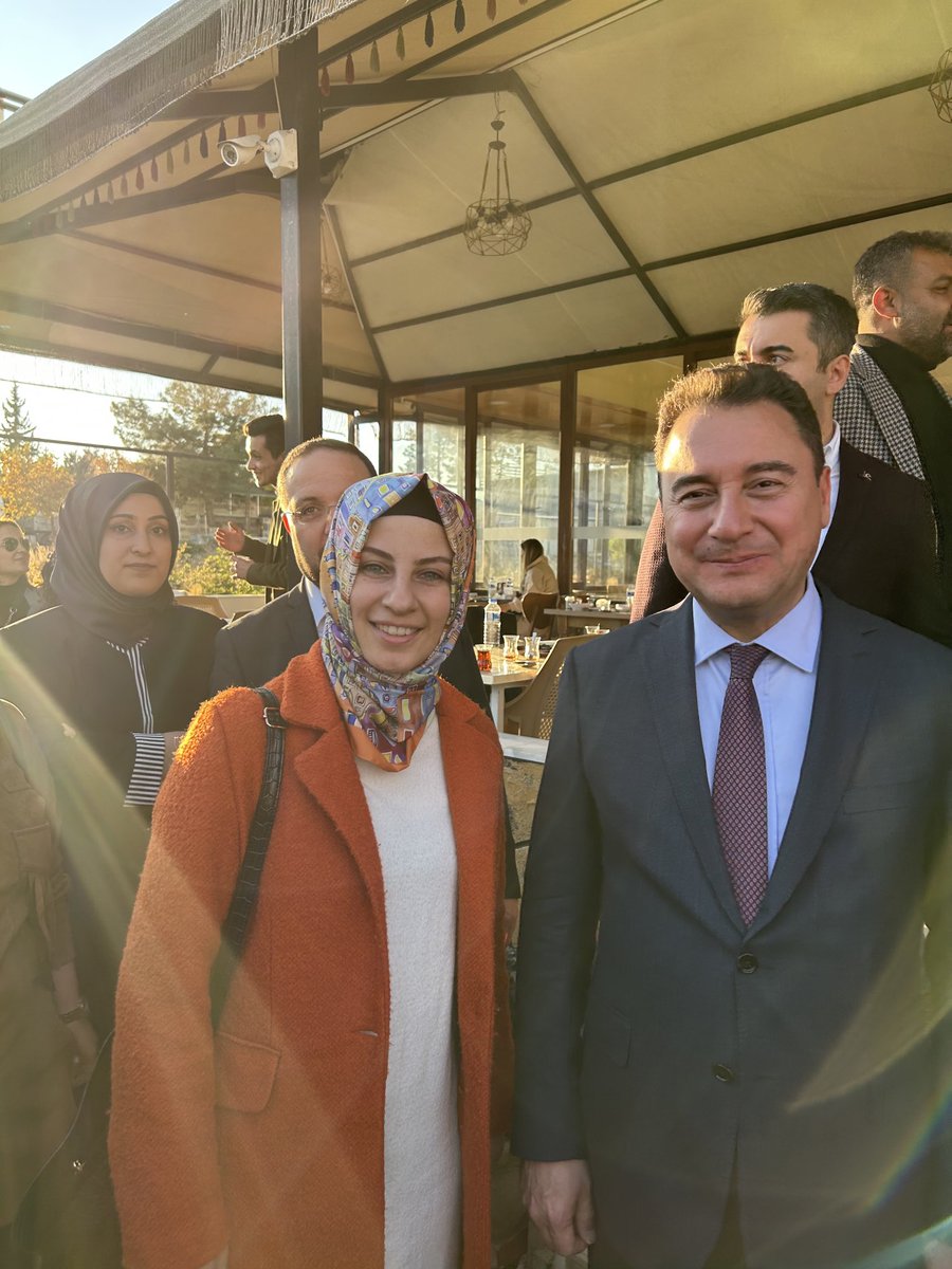 Biz, bugün kıymetli başkanımızı ağırladık.⁦<a href="/alibabacan/">Ali Babacan</a>⁩ ⁦<a href="/devapartisi/">DEVA Partisi</a>⁩ ⁦<a href="/adiyamankadinda/">Deva Partisi Adıyaman Kadın Çalışmaları Başkanlığı</a>⁩