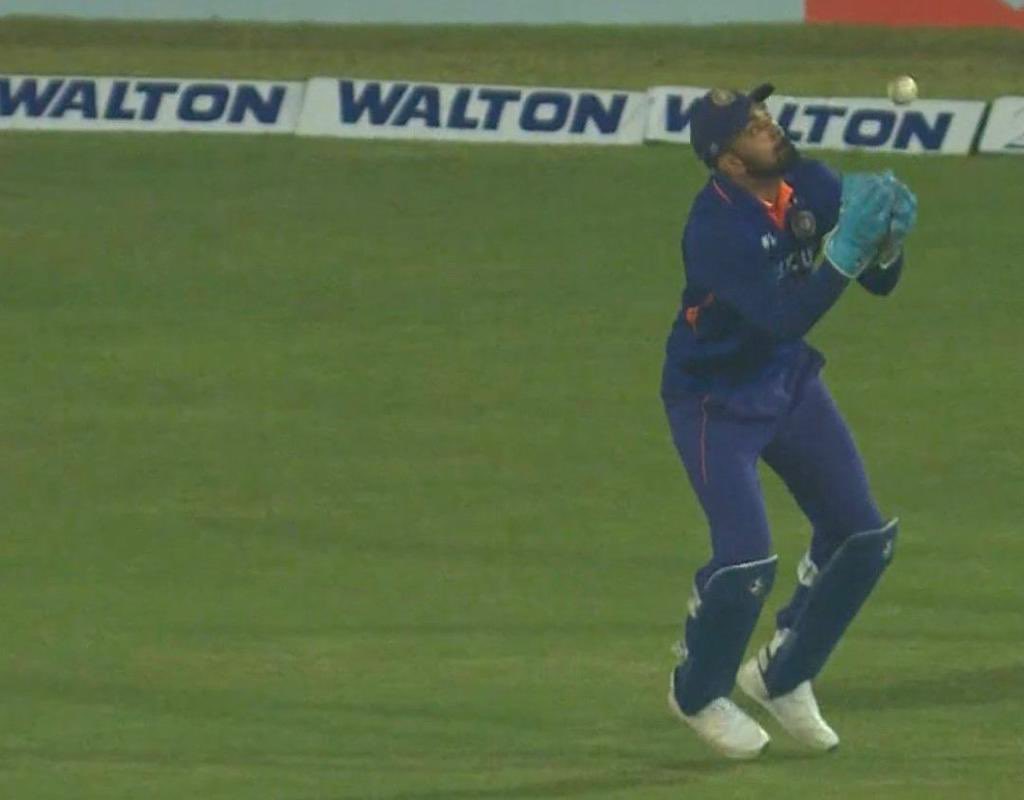 कोई पूछे तो बता देना, एक था जो स्टंप के पीछे से मैच हरा देता था। #KLRahul #INDvsBAN