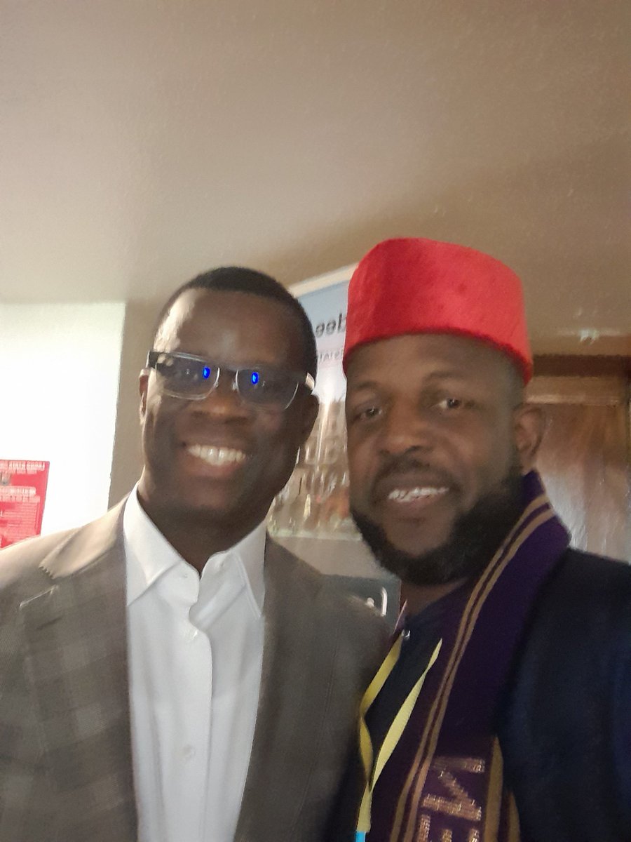 ojeksaikhoje's tweet photo. Time again for @UniversityofBen Alumni awards. Great to meet my former #Uniben SUG President & former @inecnigeria Resident Electoral Commissioner, #MikeIgini.
#Lagos
@UniversityofBen https://t.co/xSRd3cK4La