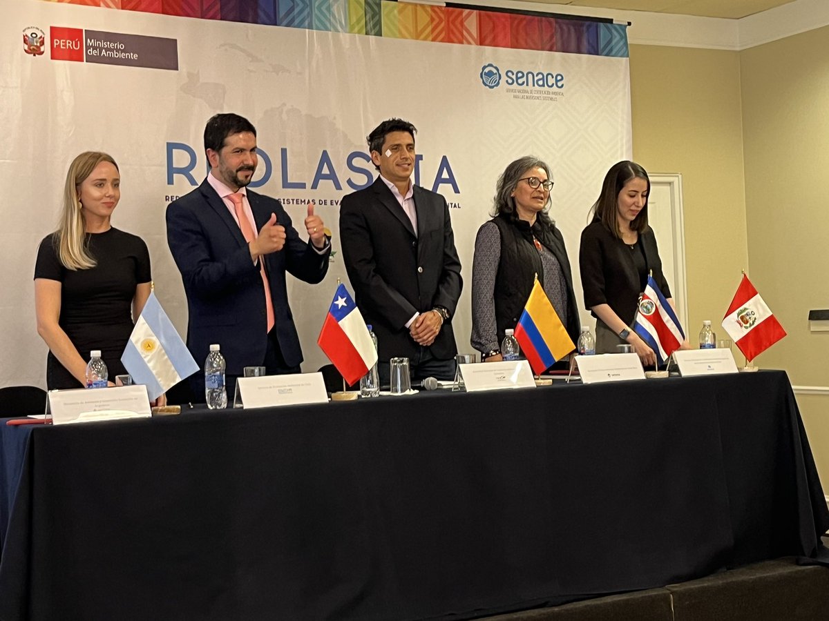 valeduran's tweet photo. 🌎La cooperación es necesaria para el desarrollo sostenible. 

Los equipos de los servicios de evaluación de impacto ambiental de Argentina, Colombia, Costa Rica, Perú y Chile, trabajamos en la #REDLASEIA intercambiando aprendizajes y buenas prácticas ante desafíos comunes. https://t.co/DOS47cByr2