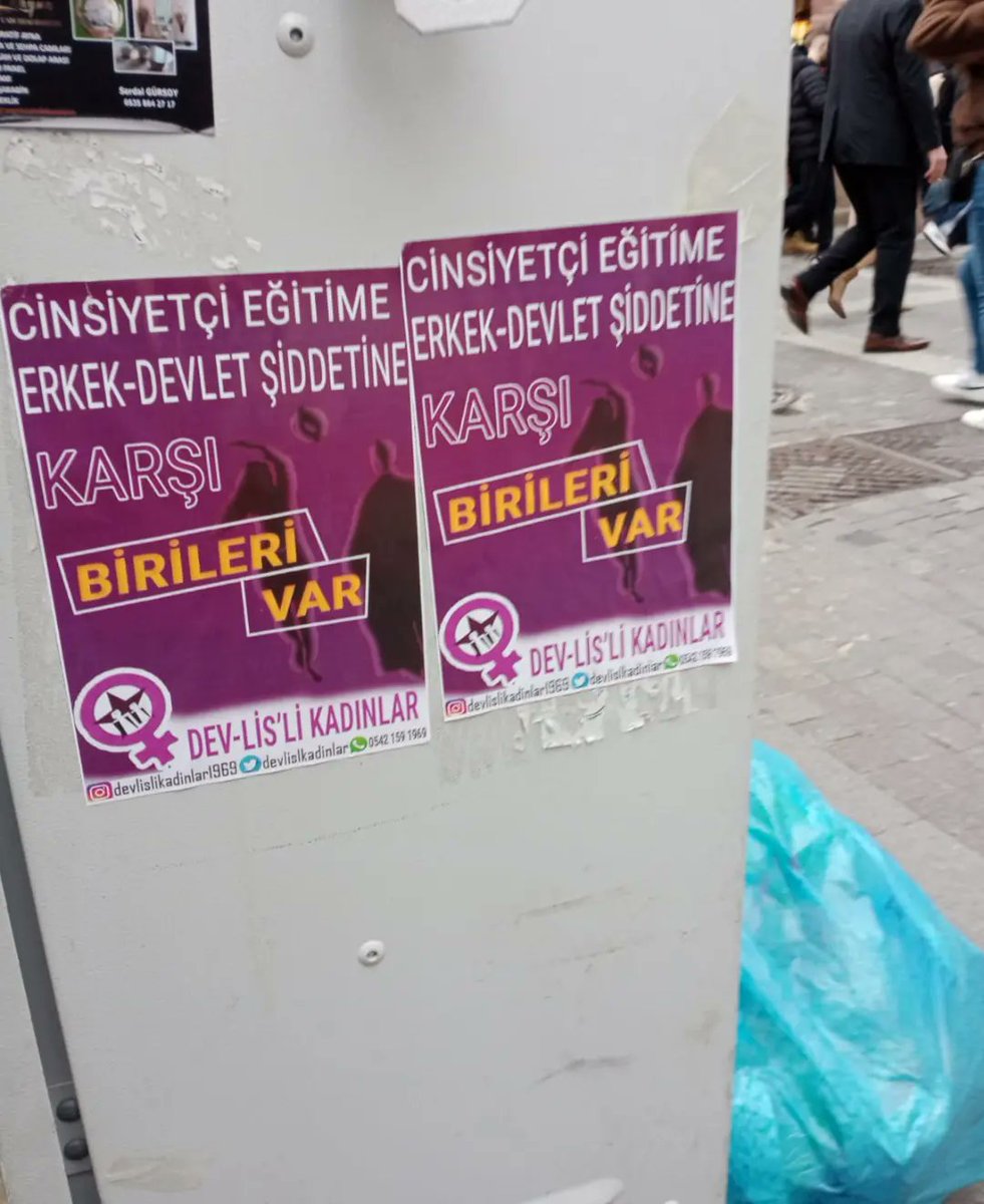 devlislkadinlar's tweet photo. 📍 Kadıköy

Kadıköy sokaklarında afiş ve sticker çalışması gerçekleştirdik.

Bütün kadın arkadaşlarımızı cinsiyetçi eğitime ve erkek egemenliğine karşı #birilerivar demeye mücadeleye çağırıyoruz.

Yaşasın Devlis'li Kadınlar https://t.co/zD1kzL5ijF