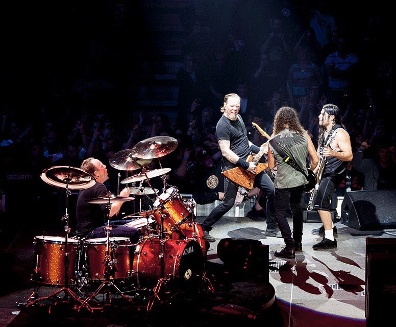 TheMetalliHat's tweet photo. Metallica performing on 12/4/08 in Calgary, Alberta, Canada. Photos by Jeff Yeager. #Metallica https://t.co/7W0iNFY3Ex