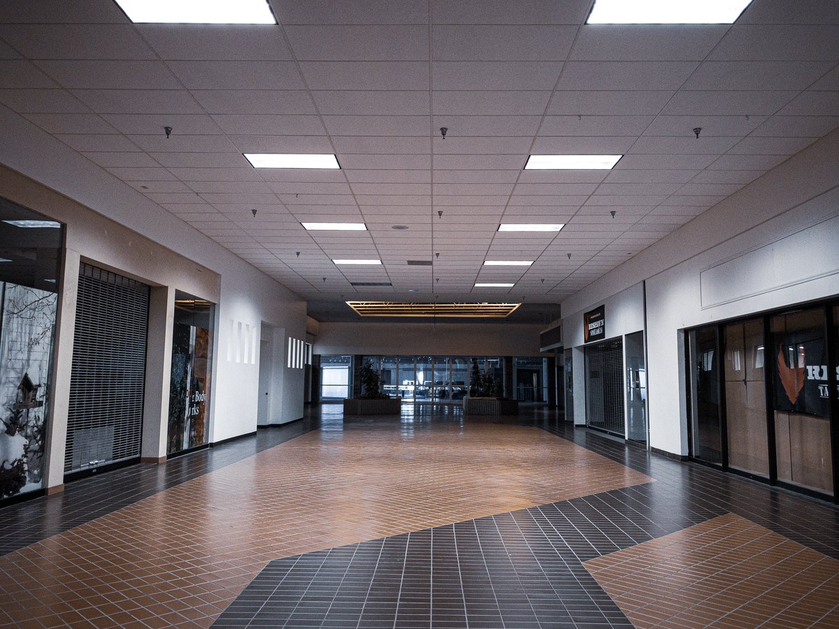 betapixel's tweet photo. Dead malls are kind of a fascination of mine. Let that #mallwave wash over you. #photography https://t.co/CDCLfApWF5