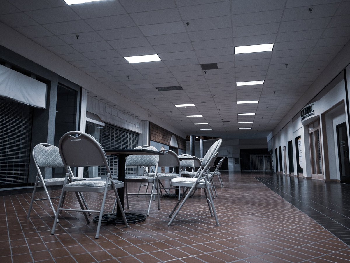 betapixel's tweet photo. Dead malls are kind of a fascination of mine. Let that #mallwave wash over you. #photography https://t.co/CDCLfApWF5