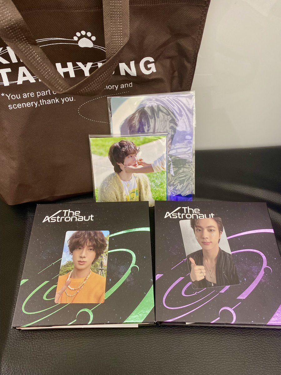 ppporjaiis's tweet photo. ขอบคุณที่เป็นธุระให้ตลอดเลยนะ🥺 ร้านนี้มีแมวศักดิ์สิทธิ์ช่วยเลือกการ์ดด้วยนะ5555555 #reviewzlp #chada_phy https://t.co/EVdYWcngeo
