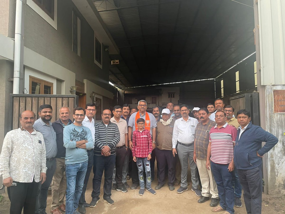 aniruddhdavebjp's tweet photo. આજરોજ @BJP4Gujarat ના ગાંધીનગર ઉત્તર વિધાનસભા સીટ ના ઉમેદવાર શ્રીમતી @iRitaPatel ને જંગી બહુમતી થી વિજય અપાવવા ગાંધીનગર રહેતા કચ્છ કડવા પાટીદાર સમાજ ના આગેવાનો સાથે બેઠક કરી. https://t.co/DFeD5vW5Zk