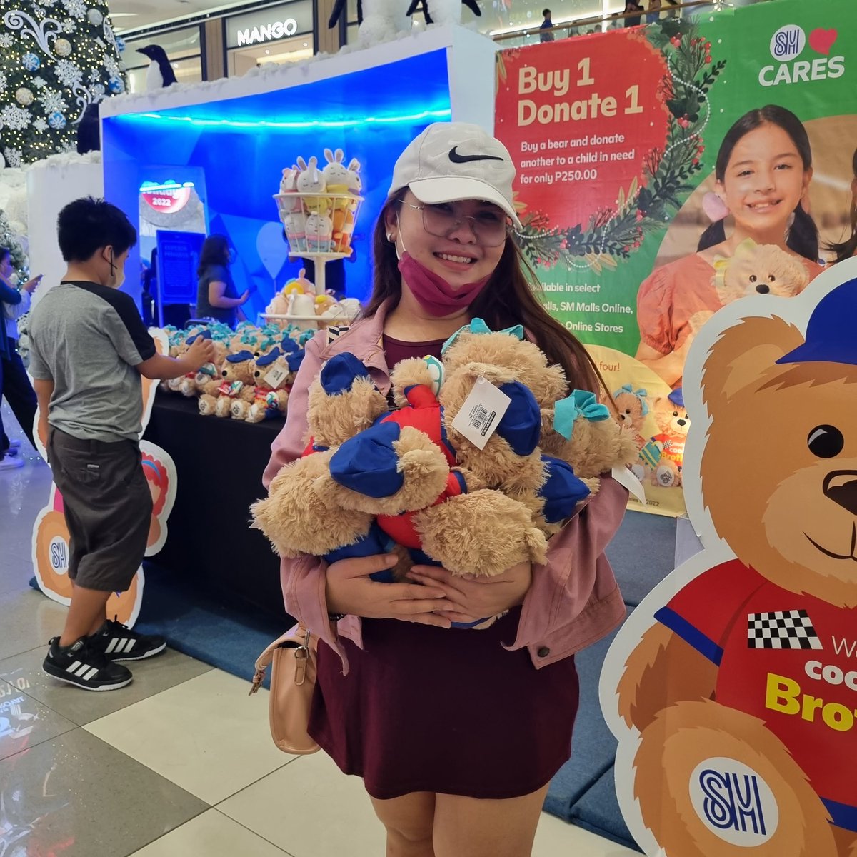CAT957220_SB19's tweet photo. It's the season of giving once again 🎄
Just donated these #SMBearsofJoy2022 🧸
Thank you @SB19Official for inspiring us through your songs like... LIGAYA 🤗 Thank you @SMSeasideCebu @OfficialSMCares for giving us the opportunity to spread love & happiness 😊 https://t.co/qZjI6YT76g