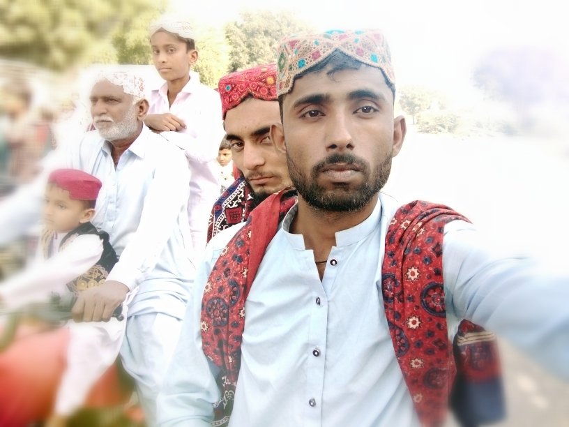 روح ۾ آھن ڌمالون ديس جون
ٿَڪ پنھنجا ھي اڃا لھندا ڪٿي
سنڌ اجرڪ ۾ وئي آ ويڙھجي
عاشقيءَ جا رنگ سي ڊھندا ڪٿي
#SindhiCultureDay2022