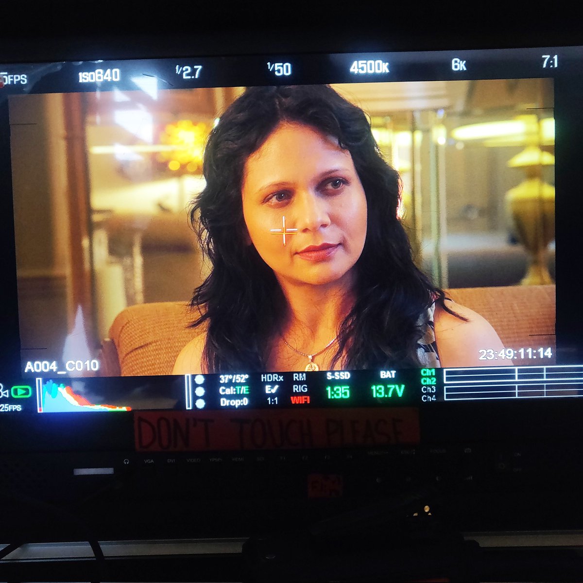 "Padam kattu tharavennam?"😎

Thanks @vinaybharadwaj1 4 the opportunity, @punnagaipoogheetha 4 being partner in crime, &amp; <a href="/nirosonjero/">niroson jero</a> 4 coaching the #Tamil in me.😊

Thanks #Universe❣️

#actor #actress #film #onset #shoot #frame #filming #character #freedom #purpose #gratitude