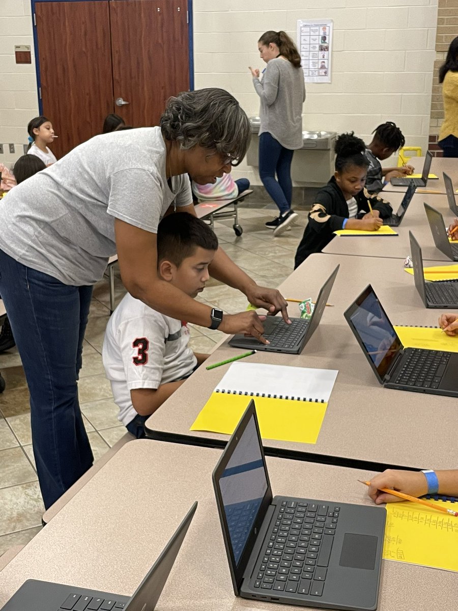 MathWithMsWade's tweet photo. Math Boot Camp! Thanks @rachelriles for an awesome experience for our #MajorAllStars! #OneTeamOneDream #MathatMajor https://t.co/Y1XZMBlQxU