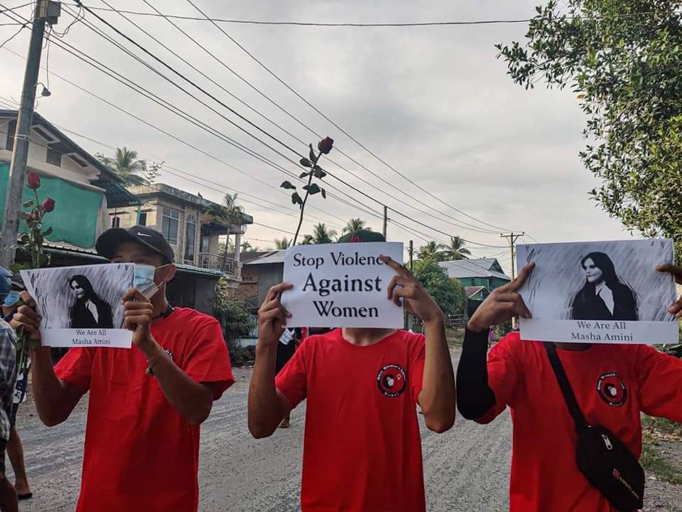 Today's protest against military dictatorship in Launglone,Tanintharyi region led by Rosy Women Union.
Women in all parts of the world are still facing violence in various ways. It is the duty of all of us to protect women from violence.