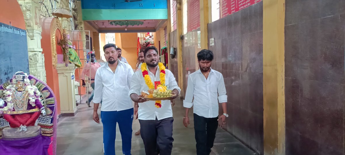 TambaramJd's tweet photo. #தளபதி @actorvijay அவா்களின் 30ம் ஆண்டு 
திரையுலக கலைப்பயணத்தை முன்னிட்டு தளபதி மக்கள் இயக்கப் பொதுச்செயலாளா் @BussyAnand அவா்களின் வழிகாட்டுதலின்படி
#தாம்பரம் பகுதி மாணவரணி தலைமை சாா்பாக #ஸ்ரீநாகேஸ்வாி_அம்மன் ஆலயத்தில் சிறப்பு பூஜை,அன்னதானம் வழங்கும் விழா நடைபெற்றது... https://t.co/Rq34xytqFt
