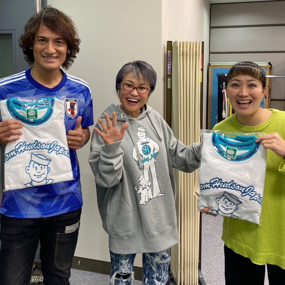 shibuyasailors's tweet image. 今日は【サンジャポ】見ていただきありがとうございました
お迎え黒塗りハイヤー7:45
爆笑問題太田さん『ライターしか買えなかった!』お話されてましたが
オンエアのあと『これ良かったらお土産のSAILORS トレーナー着てください‼️』『わぁ‼️嬉しい😍当時高くて買えなかったから』と私も嬉しかった