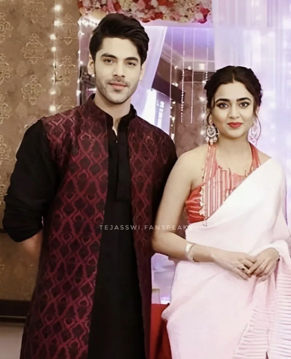 Hommies78426073's tweet photo. I cant thought dis dat is is d last day of my #PraRish 😭😭❤❤
#SimbaNagpal 
#TejasswiPrakash 
#Naagin6 
#SimTej
#PraRish
I miss dem a lots forever dey r my most Favourite couple on and off😭😭 https://t.co/e684VnDZmh