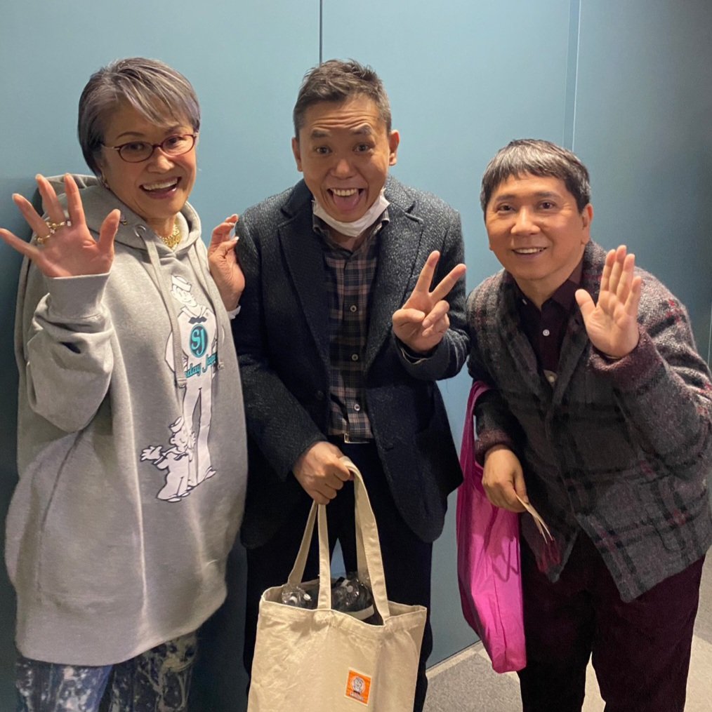 shibuyasailors's tweet image. 今日は【サンジャポ】見ていただきありがとうございました
お迎え黒塗りハイヤー7:45
爆笑問題太田さん『ライターしか買えなかった!』お話されてましたが
オンエアのあと『これ良かったらお土産のSAILORS トレーナー着てください‼️』『わぁ‼️嬉しい😍当時高くて買えなかったから』と私も嬉しかった
