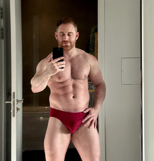 Just jumping in the shower. Who wants to join me? 🚿💦🥵 https://t.co/xYZzzEnbe2