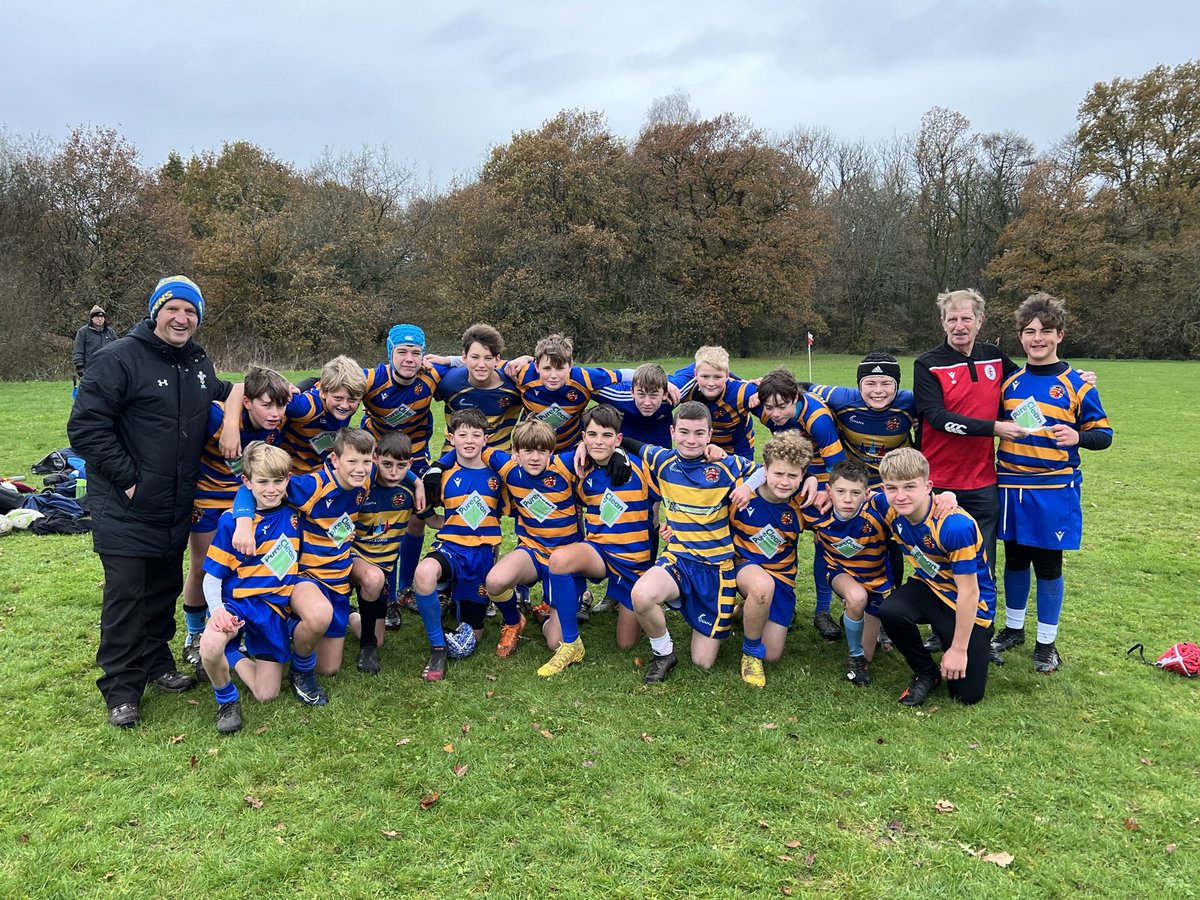 DavidRowles1's tweet photo. A cold start to the day - off to an away match to present a cheque to Old Pens U 13’s from Welsh Rugby Clubs Lodge No.9986 #Passingitforward #grassrootsrygby means family support ! 🏉🏉🏉 https://t.co/39i5P0rr8D