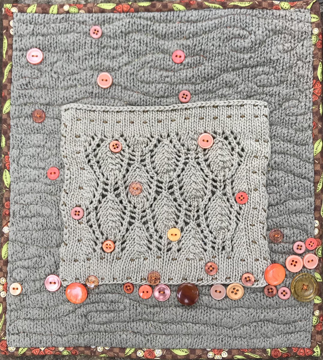 A lady wanted a wedding gift for her granddaughter, who liked autumn colors. We looked through my stack of little quilts and found Falling Leaves. It’s off to a new home.❤️
#ArtAdventCalendar #Buttons #FallingLeaves #MiniQuilt #SampleSeries