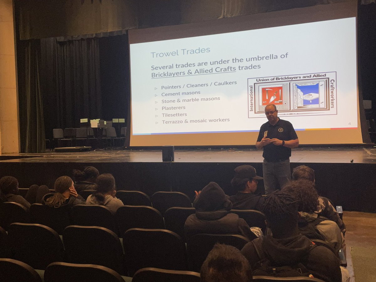 IowaTrades's tweet photo. Chris Busch, Training Director for @IUBAC Bricklayers Local 3, spent time on Friday with students at @DM_North sharing information about #bricklaying & pathways to apprenticeship.
#iowaskilledtrades #iowaconstruction #webuildiowa #BuildIowa #unionconstruction https://t.co/tdE14vk0n4