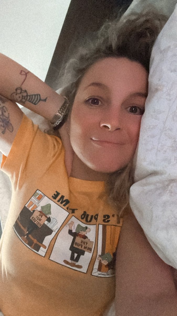 cesa_rina84's tweet photo. Felice come una bambina… inizia il mio cazzeggio della domenica pomeriggio…
#letto
#coperta
#Netflix
#relax
#cazzeggio
#domenica https://t.co/grWCbatMDx