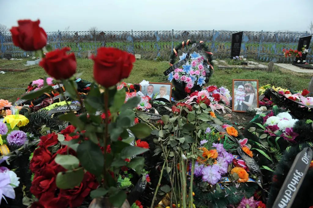 FjI87riWAAAdIn7.jpg:large