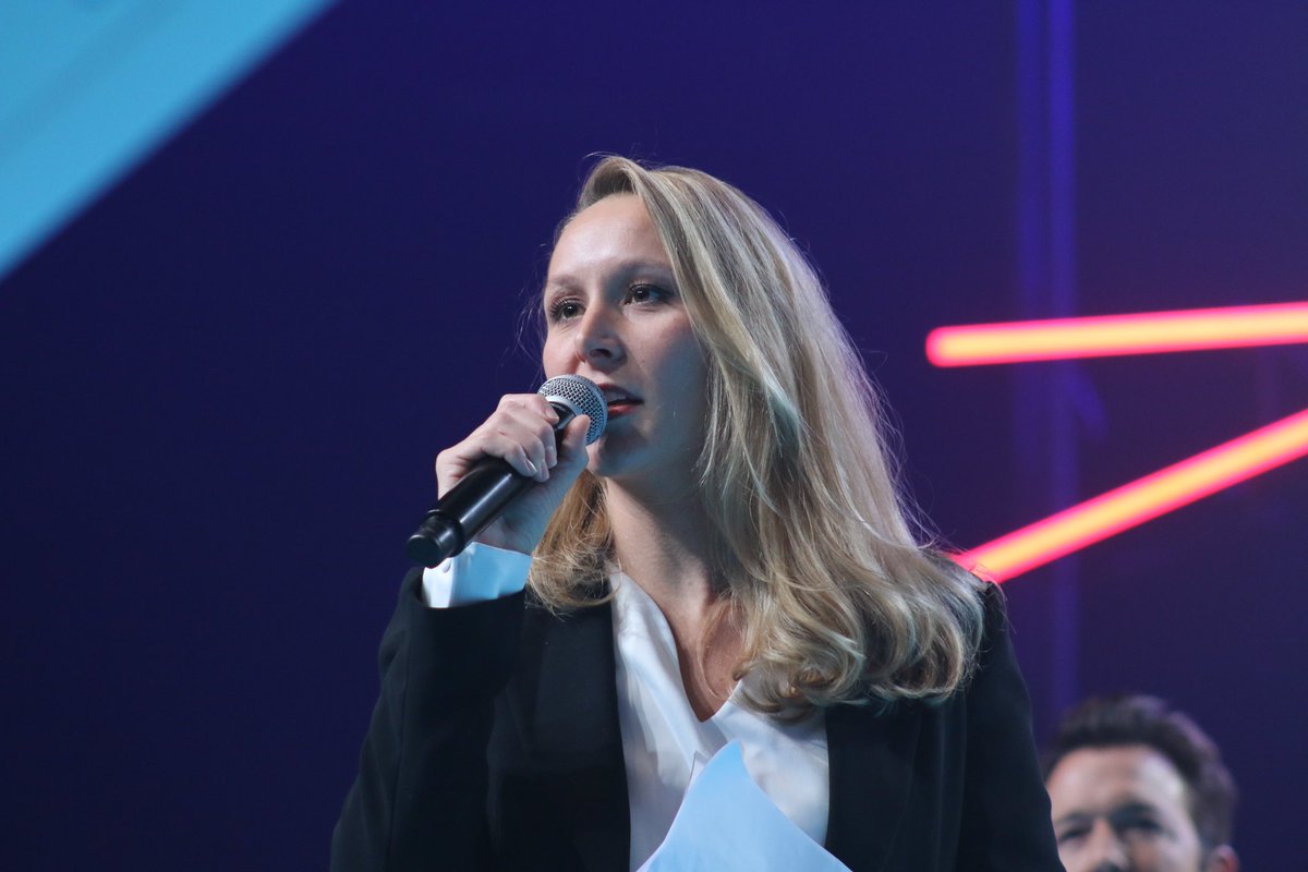 MarionMarechal's tweet photo. « La grande menace idéologique, c'est cette gauche qui souhaite déconstruire la culture, la famille, la langue, le corps ou encore la nation. Notre réponse à cette gauche, c'est la droite civilisationnelle que nous sommes. » #AnniversaireReconquête https://t.co/lg5bsTwIFh