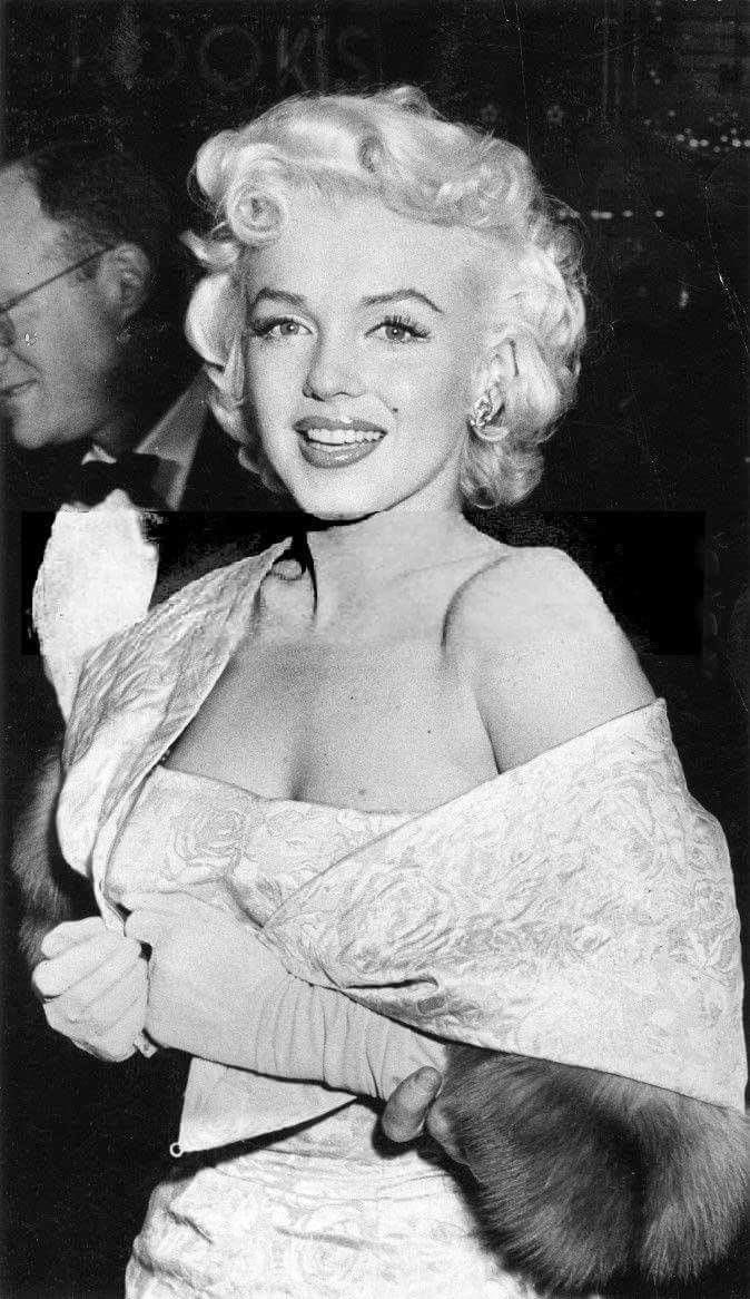 Marilyn at the premiere of “East of Eden” (1955)