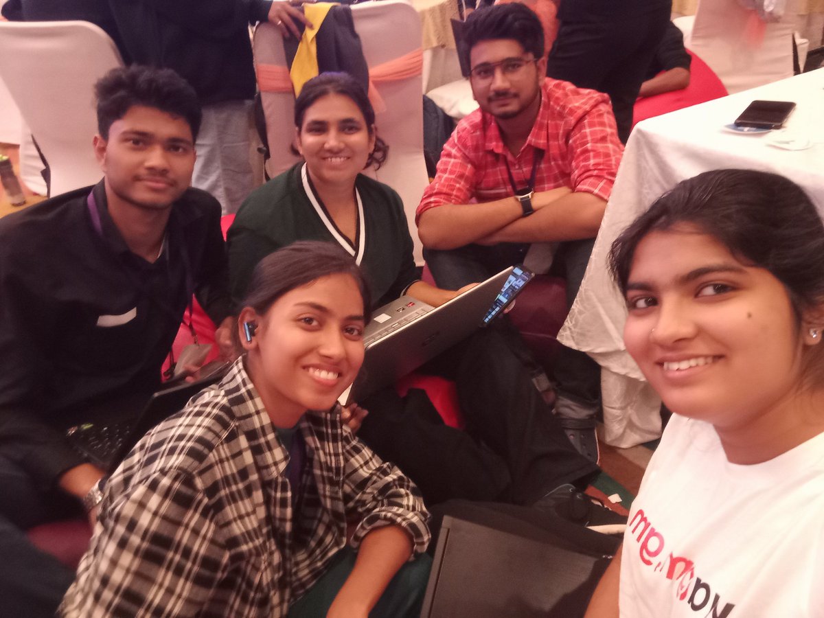 UtkarshR0906's tweet photo. Team bits N bytes at TPG HackerHouse #TPGHackerHouse  @Shwetan85214701 @Avinash38072736 @kalpanaroy1712 @krkhushi2001 @PhoenixGuildHQ https://t.co/axqyj5XkMS