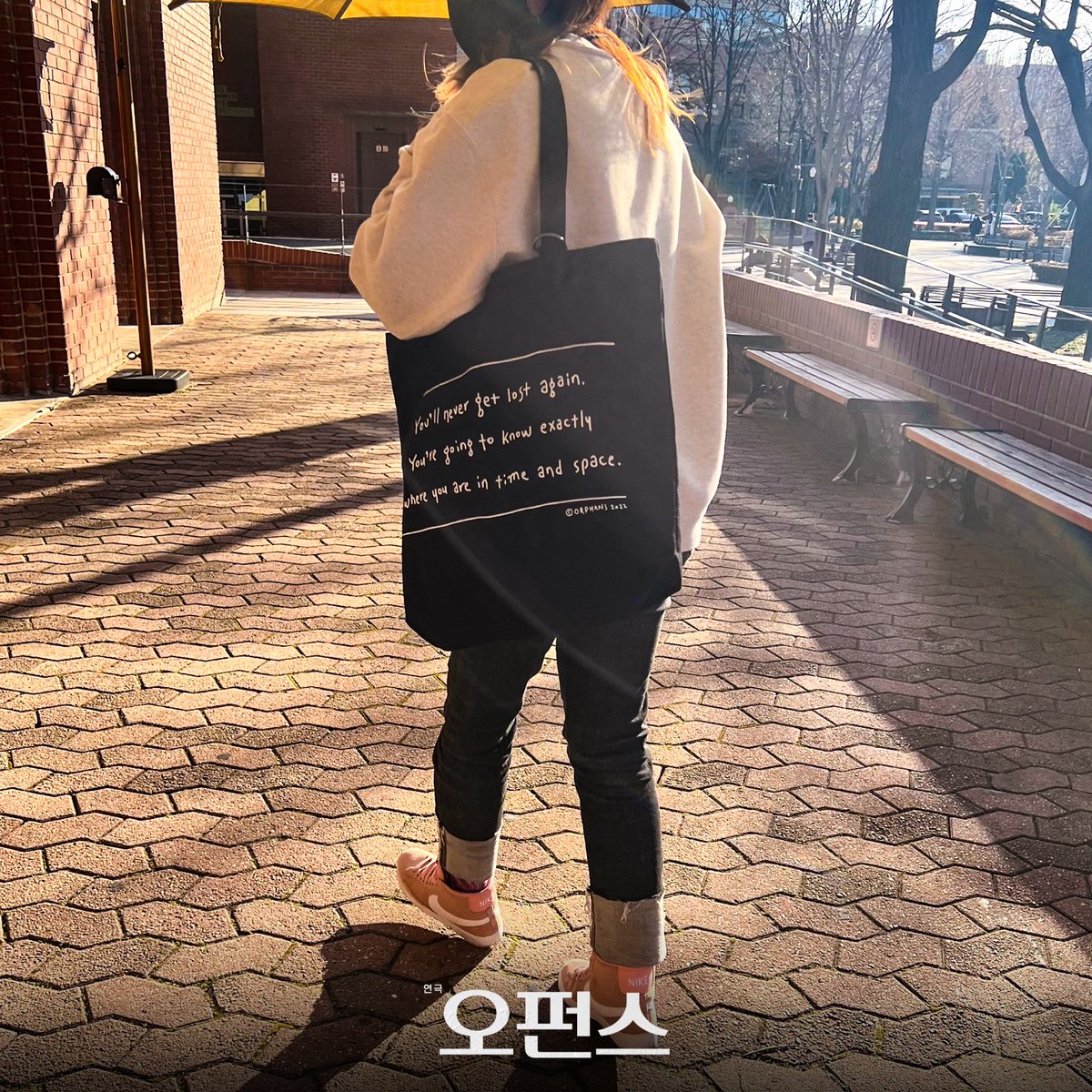rnbtheatre_kr's tweet photo. [#오펀스] 👨‍👨‍👦
MD안내

에코백이 오길 기다렸어,아트원에서

“𝙔𝙤𝙪"𝙡𝙡 𝙣𝙚𝙫𝙚𝙧 𝙜𝙚𝙩 𝙡𝙤𝙨𝙩 𝙖𝙜𝙖𝙞𝙣”

대사버전 #에코백 

-가 격 : 15,000원
-구 성 : 블랙/딥그린
-지난 시즌과 크기 및 내부 구성 동일

12/6(화) 공연부터 MD부스에서 구매 가능하십니다. https://t.co/iILdEdPPhW
