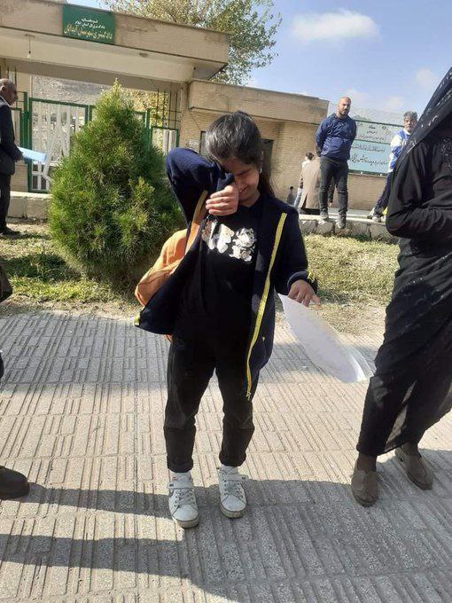 theoptimist9282's tweet photo. @CoordinatingA A little girl named #TiamShahmoradi,who has been sat out for a while in front of the Department of justice in #Abdanan,for demanding her father's release who has been arrested by Iran's regime forces in street through protests, has been beaten by police forces @UN_HRC
#MahsaAmini https://t.co/LaL2OrKCXP