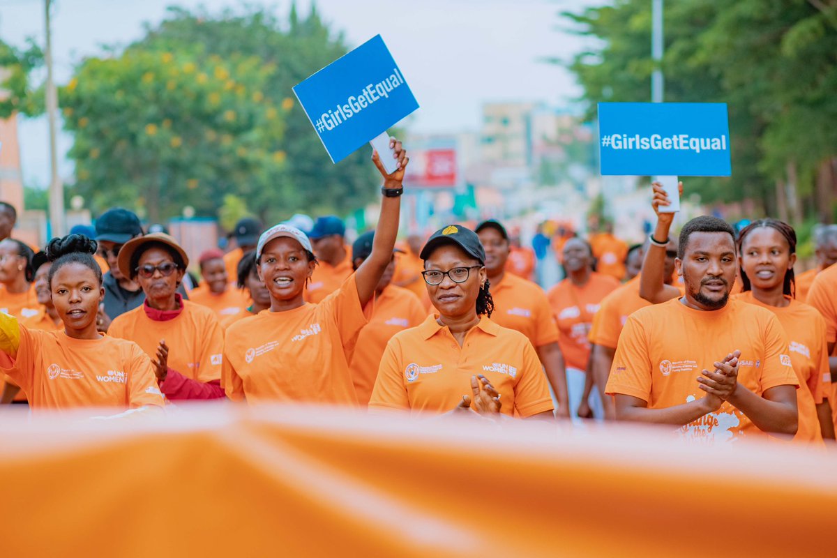 AfriYAN_Rwanda's tweet photo. On the final day of the Caravan in schools and for the #16DaysOfActivism against #GBV celebration of 2022, @HDIRwanda @AfriYAN_Rwanda and @rwamrec joined @RwandaGender and the @CityofKigali in aย walkย to raise awareness to combat #GBV.
@BayisengeJn
@UNFPARwanda https://t.co/jXTMES3ywS