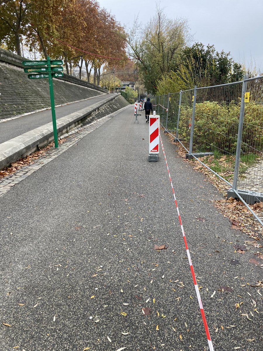 monopolyon_off's tweet photo. L’important, c’est le vélo selon #lesinaptesEELV #fabienmelon @vlungenstrass #vincentpinocchio. Les piétons n’ont qu’à se faire tout petits. Et les PMR, on a compris, ça ne doit pas exister à #lyon #villeantipietons #EELV https://t.co/mC1kRhvVCP