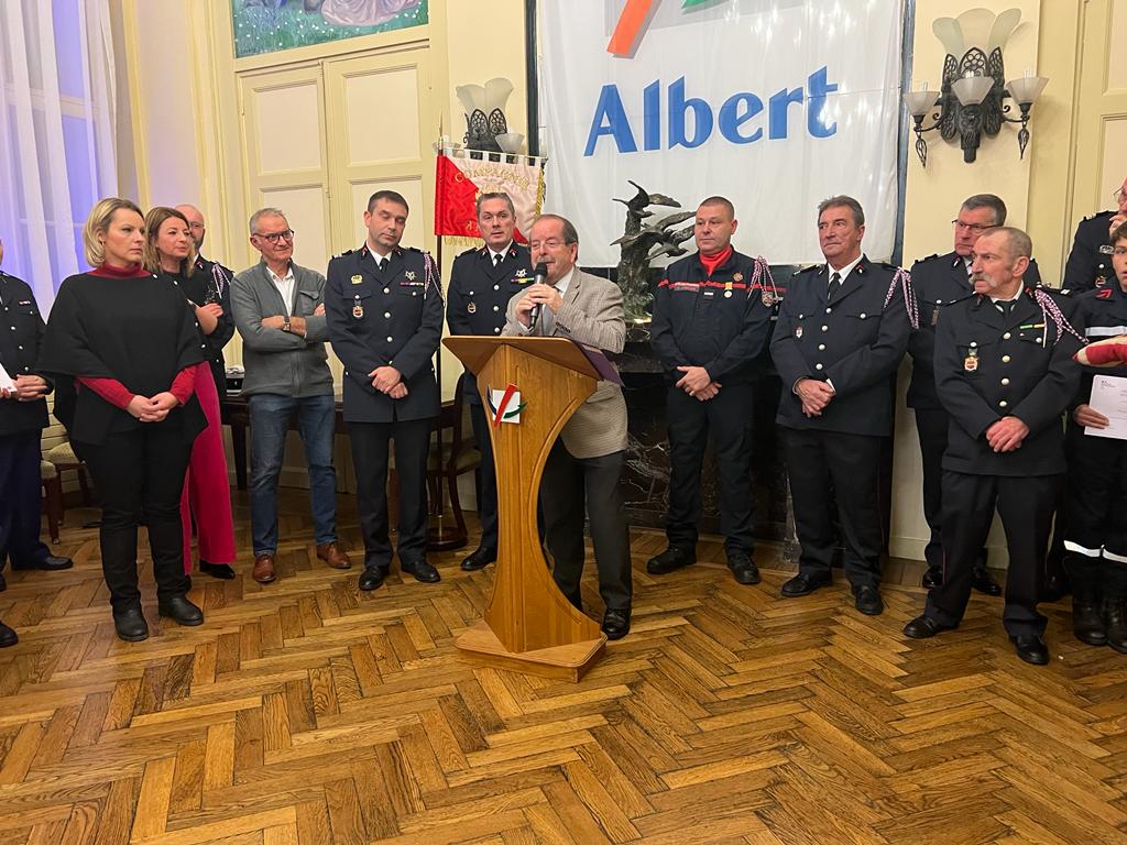 bruno_tabary's tweet photo. 🇨🇵[#SainteBarbe] Hier les 👨‍🚒 #pompiers d'@Ville_dAlbert fêtaient leur Sainte Patronne. Décorés 🏅, promus, diplômés ont été mis à l'honneur dans les salons de l'hôtel de ville d'#Albert en présence des élus, autorités, #SapeursPompiers actifs, retraités, #JSP et leurs familles. https://t.co/z5z9lyU0Zu