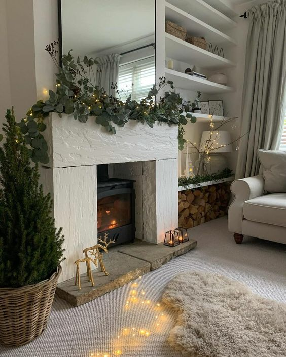 etherealdior's tweet photo. decorating for christmas is half the fun https://t.co/K89K4OCtj0