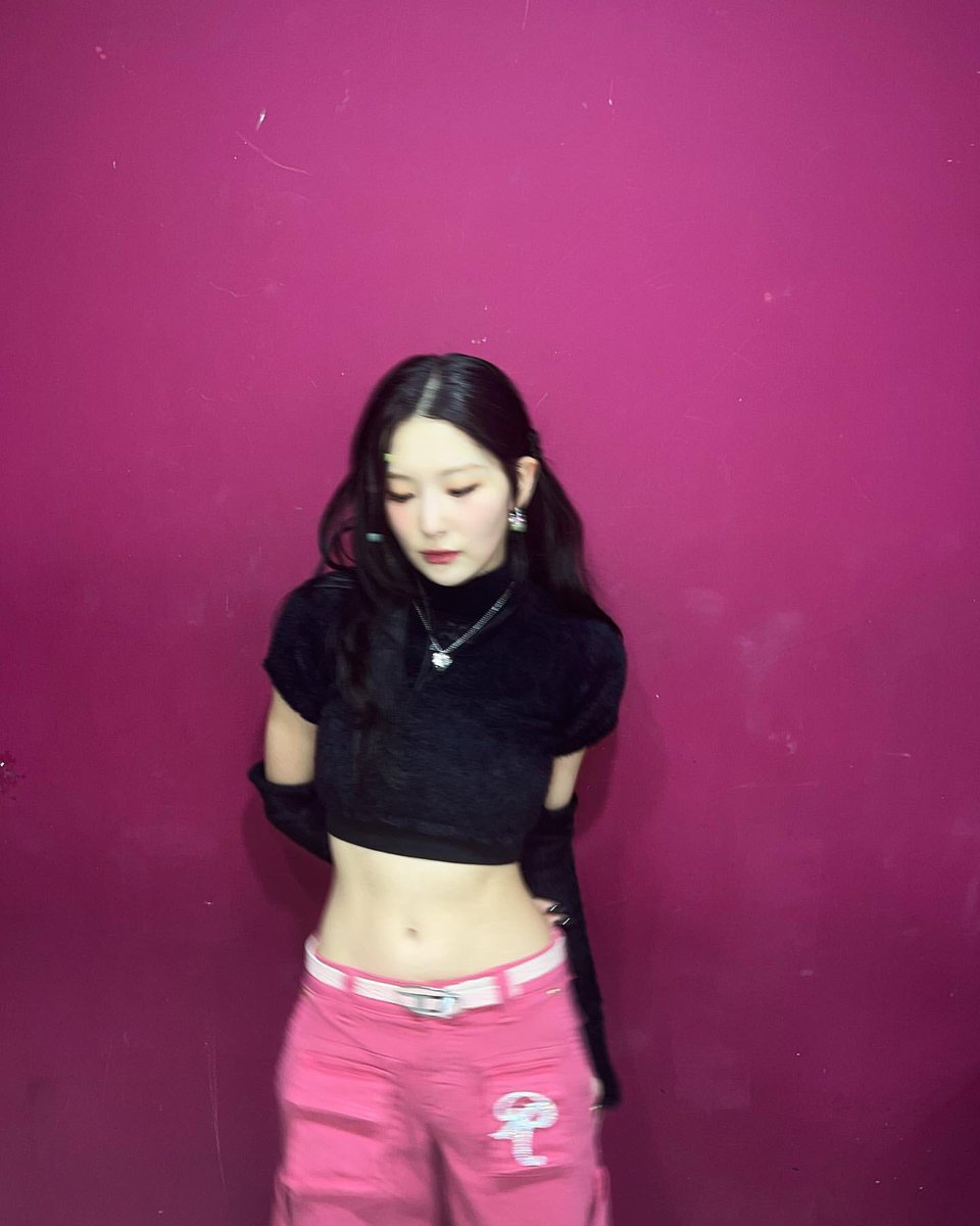 daisyeulgi's tweet photo. Beyond exhilarated prior to Music Core, we would surely blow up the stage as per usual! 💛 https://t.co/psS4ySScwN