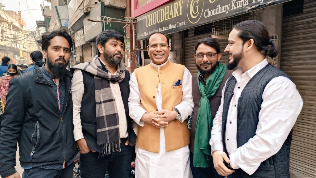 afzalkhanafrid1's tweet photo. दिल्ली की फिज़ाओं में पतंग उड़ रही है, अल्हमदुलिल्लाह

@asadowaisi 
@imtiaz_jaleel
@KaleemulHafeez 
@AimimDelhi1
@aimim_national https://t.co/IGYdbeXEta
