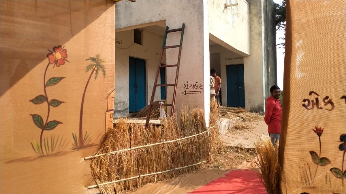 deo_mahisagar's tweet image. આદિવાસી જીવનશૈલીને રજુ કરતું વિવિધ આદિવાસી કળાઓથી સુશોભિત આદર્શ મતદાન મથક રાઠડા બેટ.

રાઠડા બેટ-સંતરામપુર વિધાનસભા,મહિસાગર.
@ECISVEEP @CEOGujarat 
#Rathdabetmodalbooth
#modalboothmahisagar
#mahisagarelection2022
#GujaratElections2022