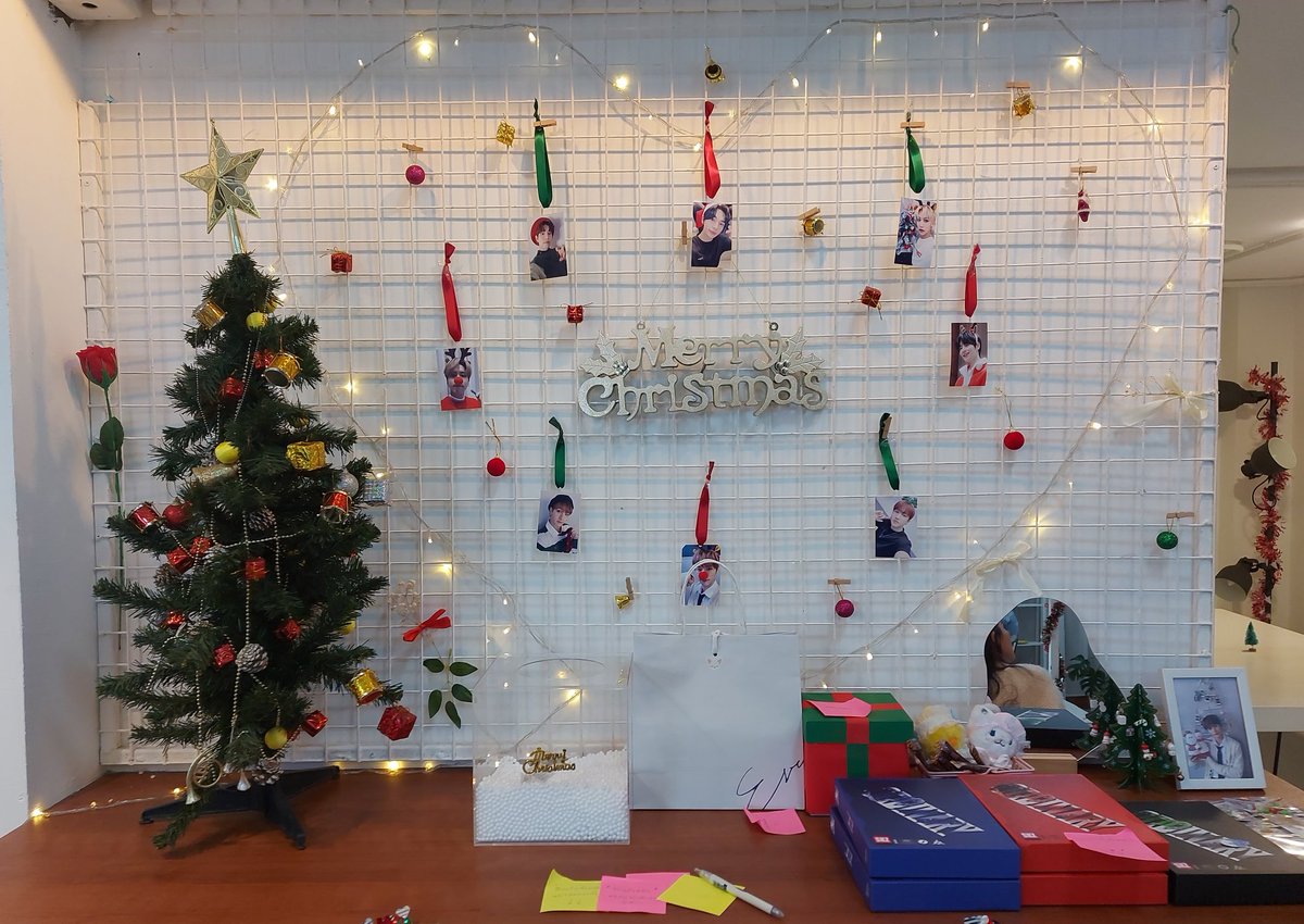 StayXmas's tweet photo. ยังเหลือพรุ่งนี้อีกวันน้า~ หลังงานจบสามารถนำรูปกลับกันได้เลยค่ะ🫶🏻🫶🏻
#Christmasforstay https://t.co/ygMme85xK7