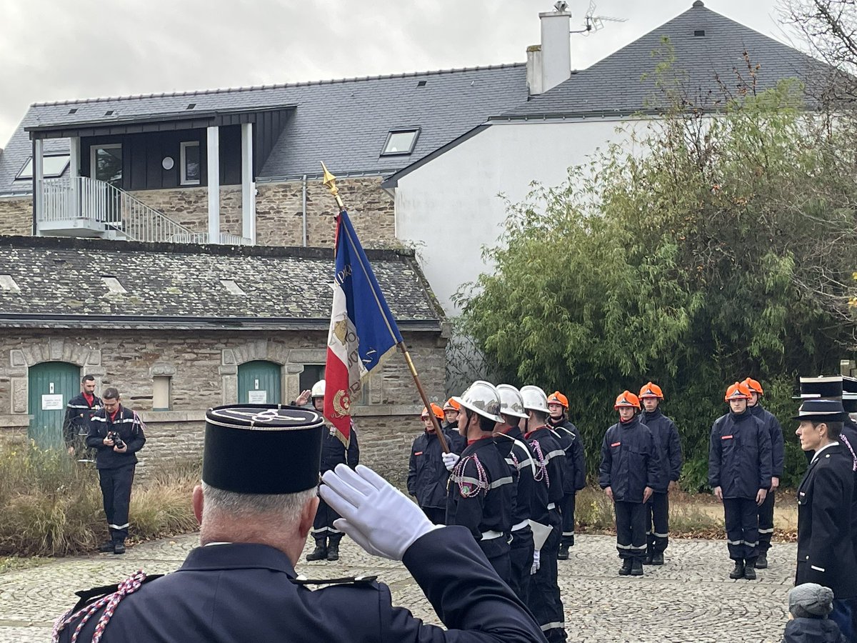 Très fier d’avoir vu mon petit dernier au garde-à-vous, à l’occasion de sa première Marseillaise lors de la Sainte Barbe en tant que JSP 🧑‍🚒🇫🇷