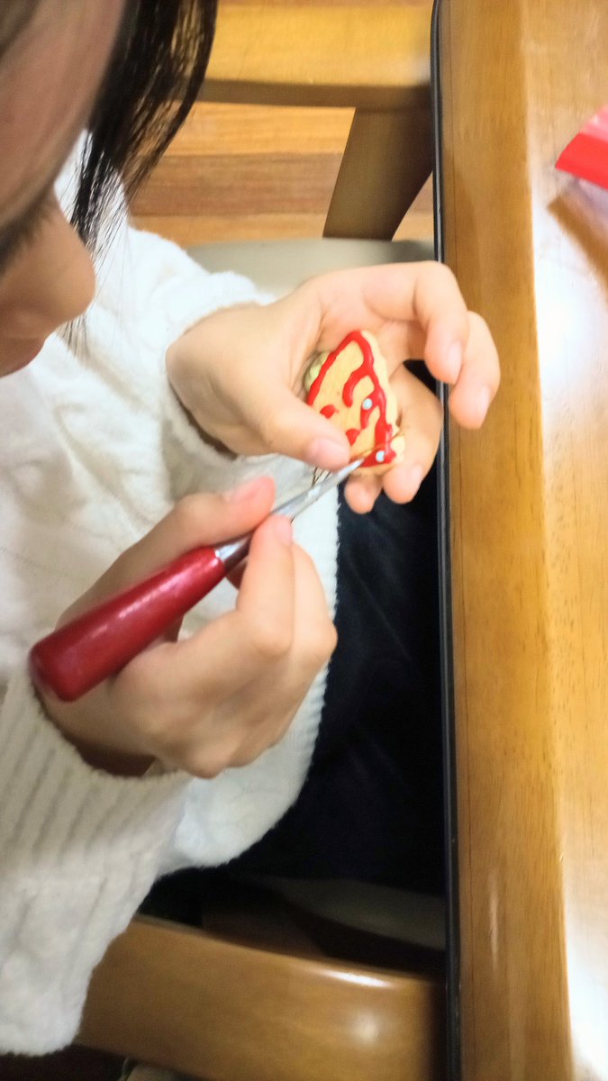DIAMONDLUCE1's tweet photo. 娘っことクッキーでクリスマス支度🎅
セリアで買った、水に混ぜるとすぐアイシングできる緑と赤を使いました🎄
#アイシングクッキー https://t.co/QJ3QxdOK3E