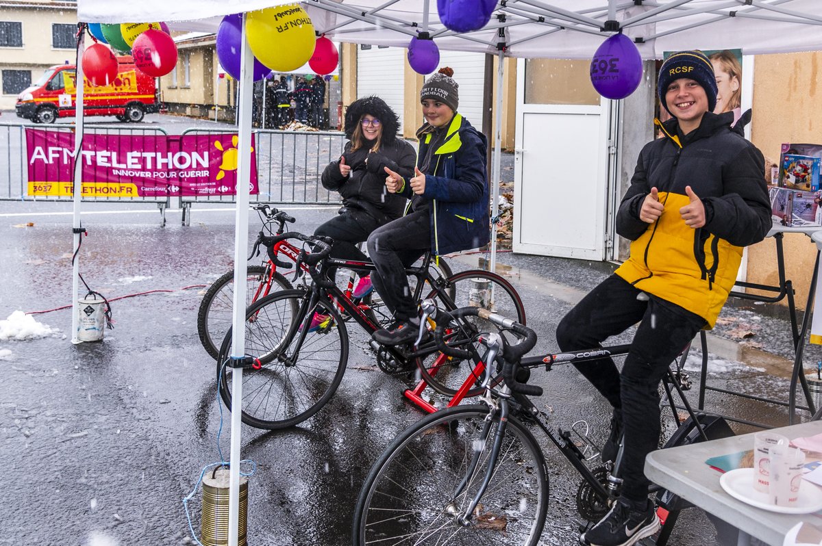 marcbphoto's tweet photo. #Telethon2022 Malgré la neige à #Massiac, randonnée, tir à la carabine laser, course à pied... et, toujours présents, les pompiers pour la collecte 👍
 @montagnestflour @lamontagne_15
 @SoCantalMag @cantalauvergne @actucantalfr  
@LunionduCantal @DepecheLa @LaRuche43 https://t.co/woLmIR7QIJ