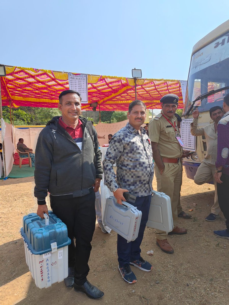 જિલ્લા વહીવટી તંત્ર દ્વારા મતદાન અંગેની તૈયારીઓને આખરી ઓપ આપવામાં આવ્યો.તમે પણ મતદાન કરવા માટેની તૈયારીઓને આપ્યો આખરી ઓપ? <a href="/CollectorMeh/">Collector Mehsana</a> <a href="/CEOGujarat/">Chief Electoral Officer, Gujarat</a> <a href="/ECISVEEP/">Election Commission of India</a> <a href="/SpokespersonECI/">Spokesperson ECI</a> 
#avsar 
#GujaratElection2022
