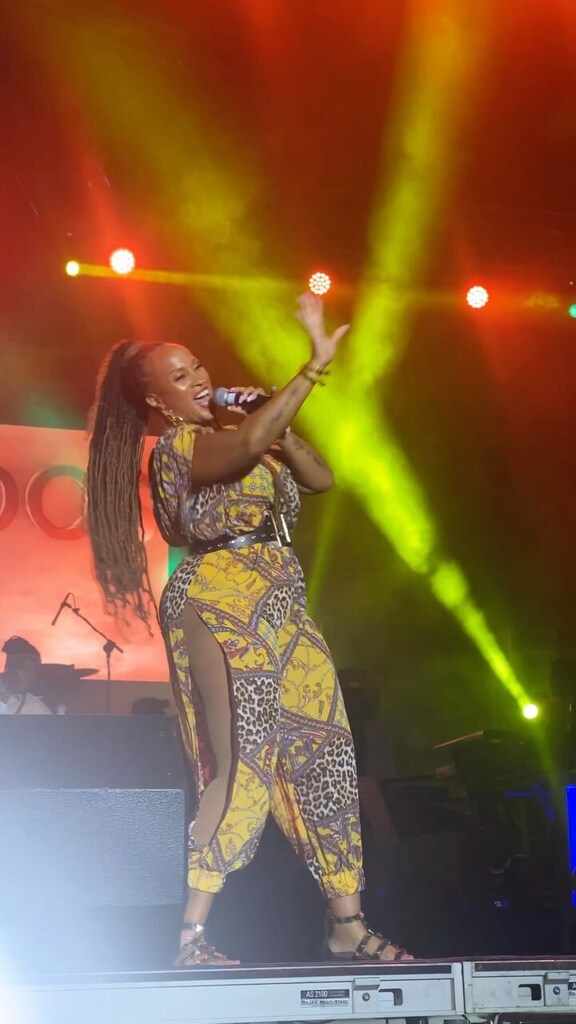 BazodeeMag's tweet photo. Alison Hinds @alisonhinds gave patrons a taste of her musical ability at Hennessy Artistry @fas7star @hennessy246 last night
#bazodeemag #barbados #hennessy #hennessy246 #hennessyartistry #neverstopneversettle #fas7star https://t.co/0nHlZDRzq1 https://t.co/ox8nypKGR3