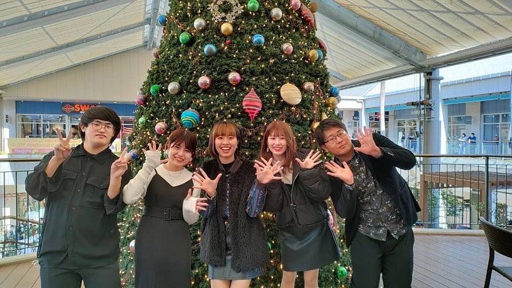boisince2011's tweet photo. 点灯式AndストリートLIVE🎄🎤　　　

こんばんは♪

先日行われたイルミネーション点灯式と福岡アカペラストリートLIVEに popoが出演しました🥀

応援してくださった皆さん本当にありがとうございました🥰

これからもよろしくお願いします😳
＃宮崎大学 #アカペラ #点灯式 #福岡アカペラストリート https://t.co/eJB9Pmfe77