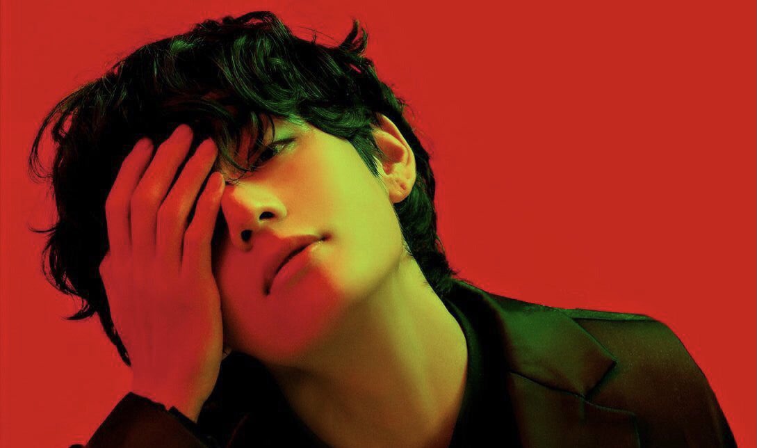 Taehyungimpact's tweet photo. Taehyung looks so good with red https://t.co/9tcli2m5sa